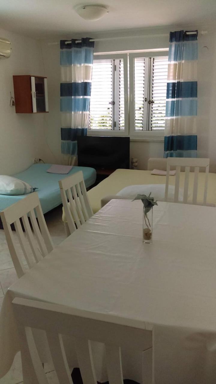 Apartments Diva Novalja Luaran gambar